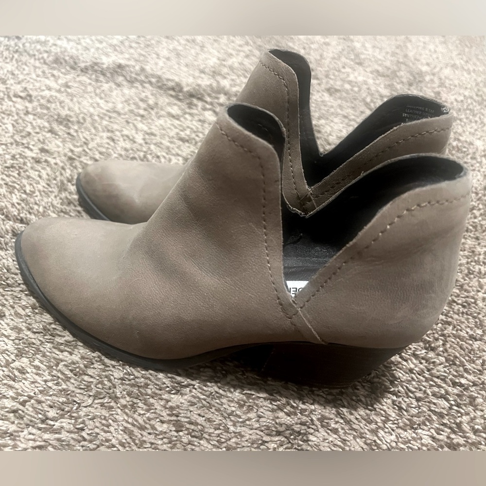 Steve Madden Adelphie beige booties ankle boots women’s sz 8.5